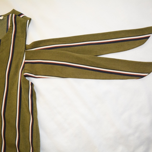 e&m Cold Shoulder Top Green Striped - Picture 5 of 8